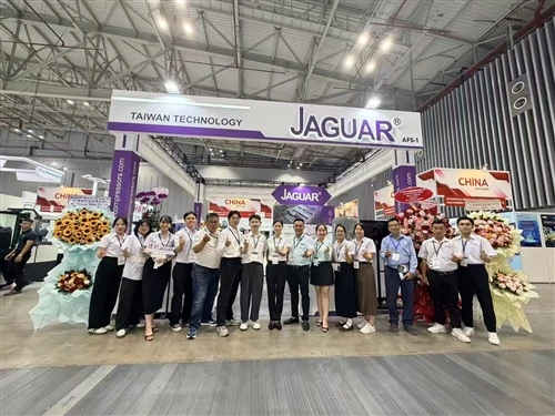 „Jaguar“ įgalina Vietnamo rinką sėkmingai debiutuodamas parodoje ir apmokydam...
